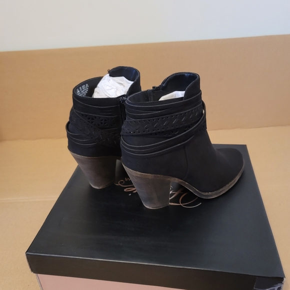 Fergie Weldon Women's Black Booties Size 5.5 - Picture 4 of 8